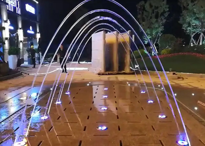 玻光泉、跳泉